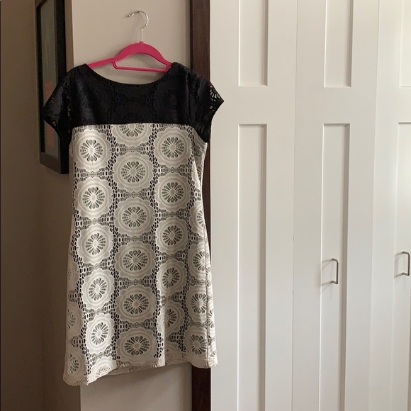 Maggy London Dresses & Skirts - Maggy London Black and White Lace Shift